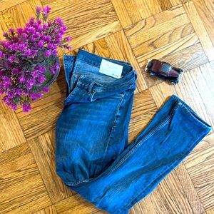 Rag & Bone
Color: Reevley
32 W x 32 L 
Excellent Condition + Washed 
Fit 1